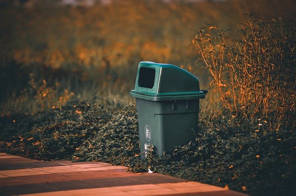 Poubelle camping pliable : pratique et résistante pour vos sorties